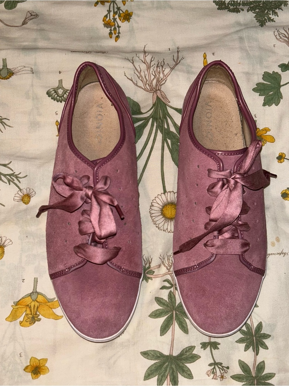 Vionic shoes - Picture 2 of 5